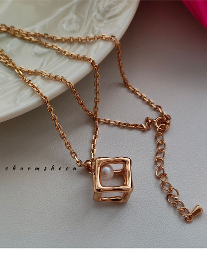 [Matthew] STERLING  SILVER 18K GOLD PLATING CUBE WITH PEARL NECKLACE PNDANT