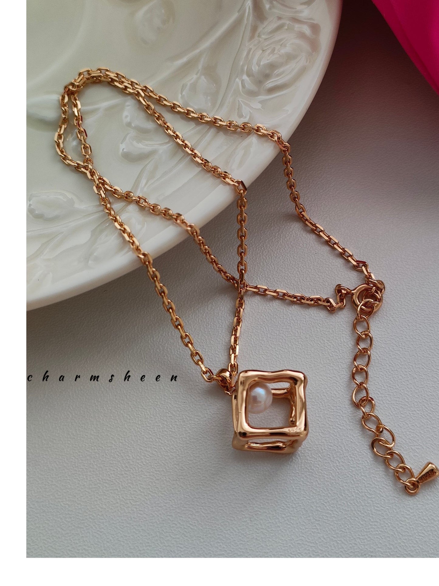 [Matthew] STERLING  SILVER 18K GOLD PLATING CUBE WITH PEARL NECKLACE PNDANT