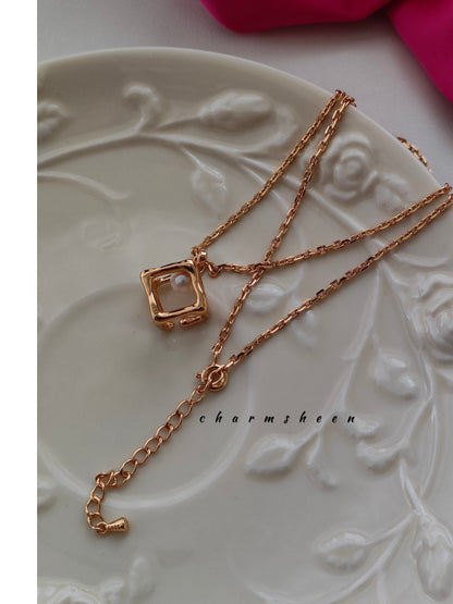 [Matthew] STERLING  SILVER 18K GOLD PLATING CUBE WITH PEARL NECKLACE PNDANT